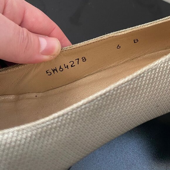 Vintage 1980s/90s Stuart Weitzman Textured Cream Heels - Picture 5 of 7